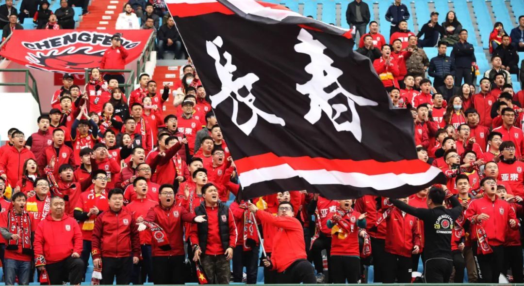 浓眉回归首秀大放异彩，德约科维奇主场球迷高呼名字